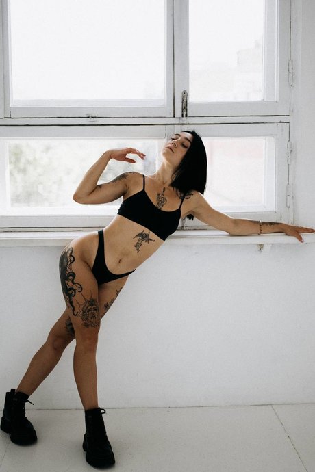 Anna Picasso pornstar erotic images