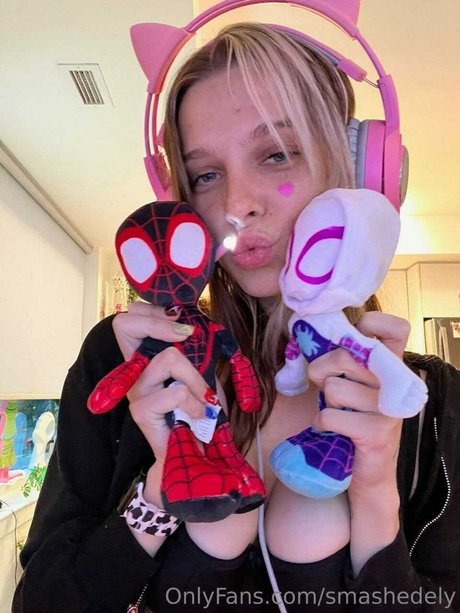 Smashedely erotic actress pictures