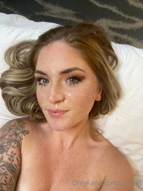 zoeneli exclusive model image