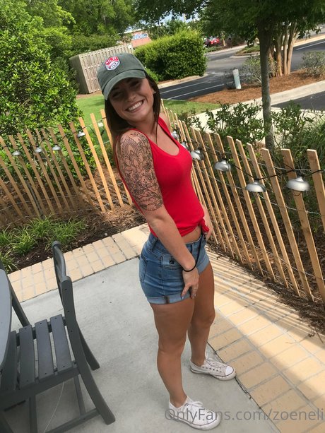 zoeneli model nudes pictures