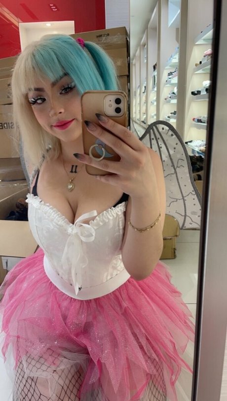 crystallhub erotic model photo