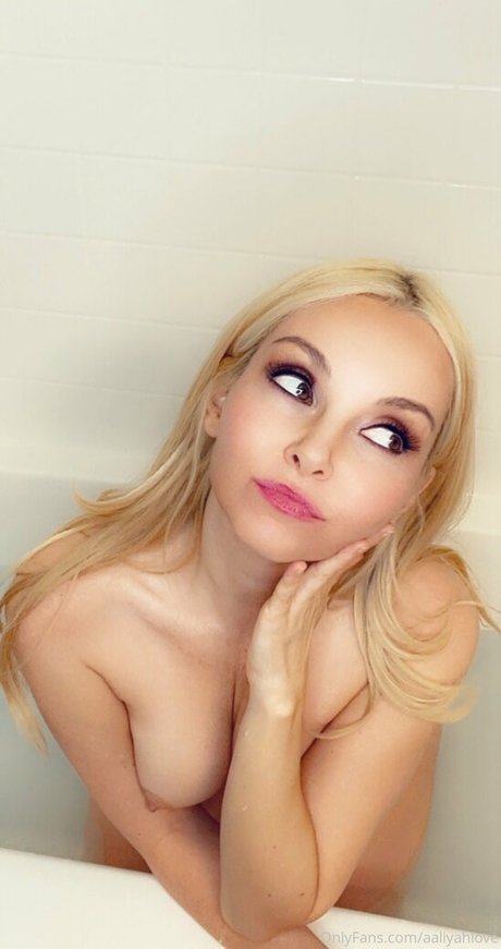 aaliyahlove star nude photos