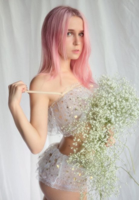 Fox Tsai Shen star nude picture