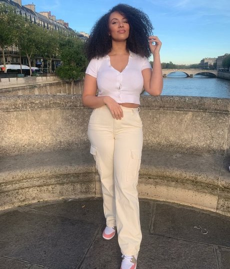 Ines Curly star free galleries