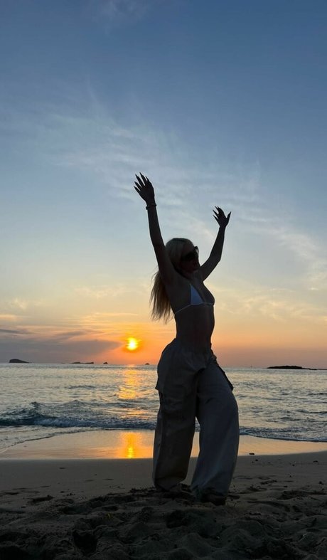 Alexandra Stan pornographic actress pictures