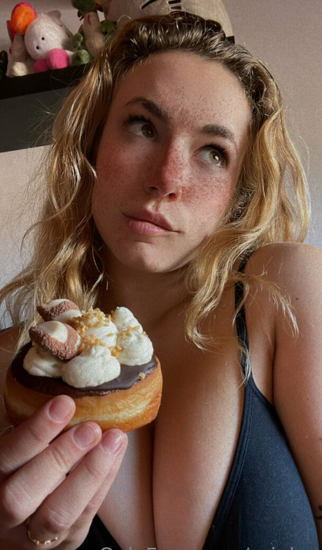 arialuz model nudes pics