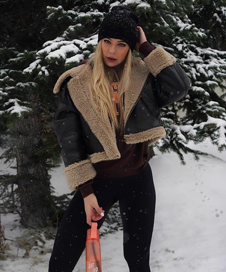 Jutta Leerdam adult model pictures