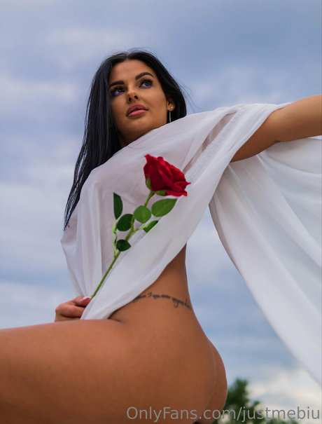 Justmebiu model adult image