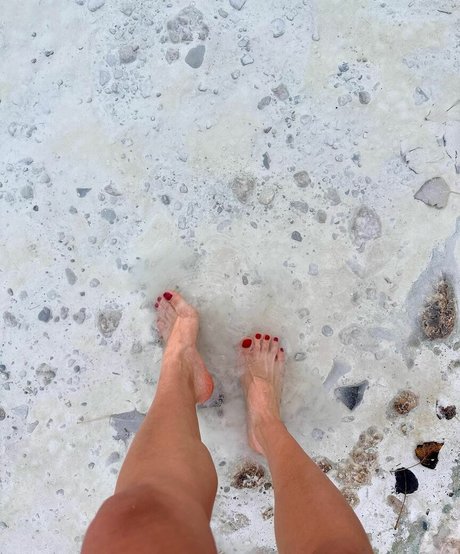 Merve Elmas actress pic