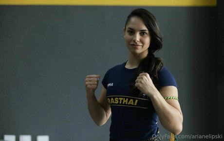 arianelipski model erotic image