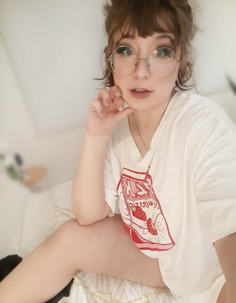 grrraves model nude pic