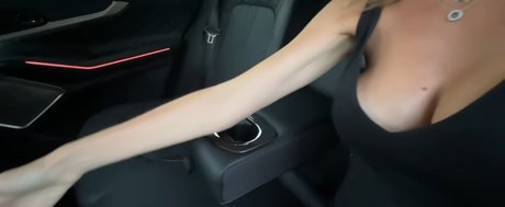 Lisarulit nude model pic