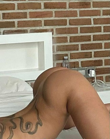 Sineeaadd art model image