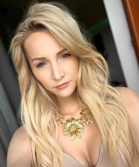 Melissa Naschenweng pornstar top pics