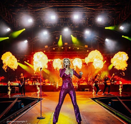 Melissa Naschenweng sex star galleries