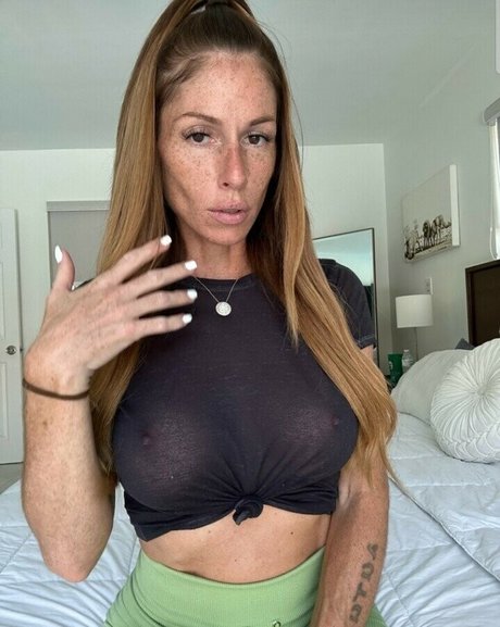 freckledmommi sexy pornstar picture