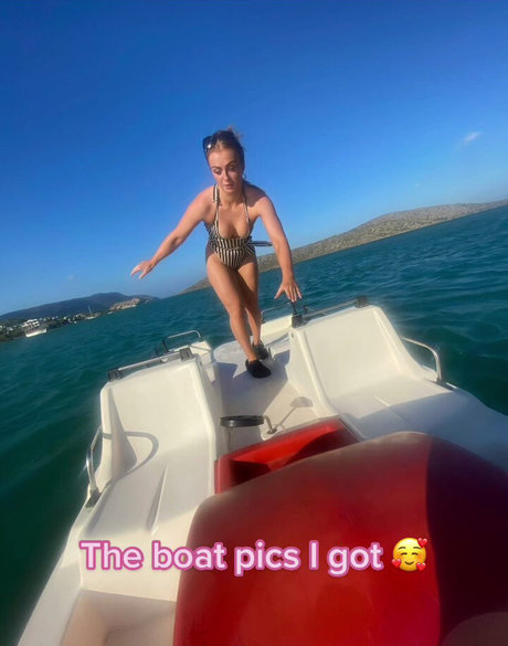 Maisie Smith model photo