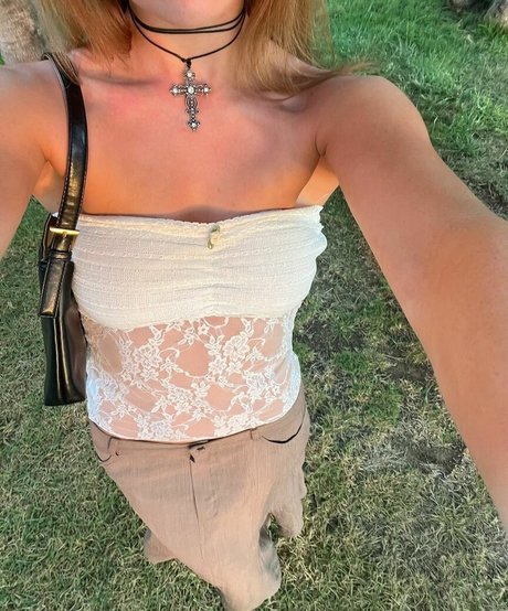 Maisie Smith model beautiful picture