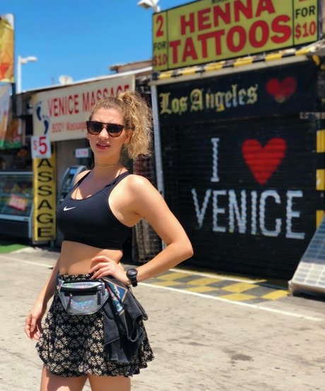 Carol Moreira model nude pics