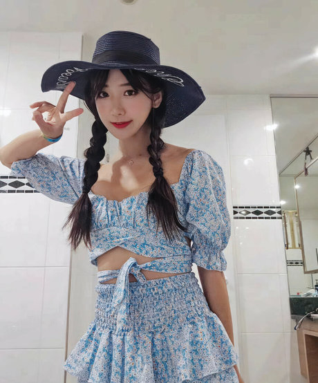 jinnytty top star pictures