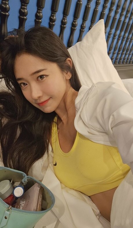 jinnytty star nude photo