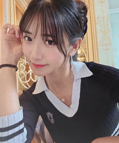 jinnytty pornographic model photo