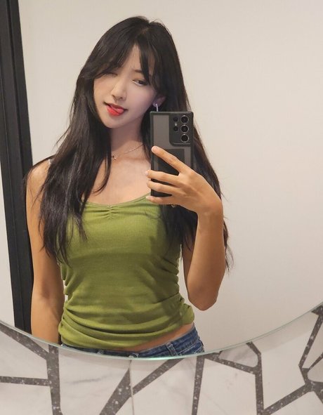 jinnytty model pornographic pic