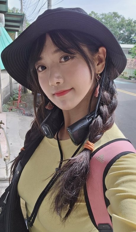 jinnytty model high quality picture