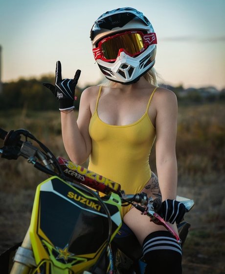 Yuliya Fox xxx actress image