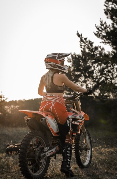 Yuliya Fox actress galleries