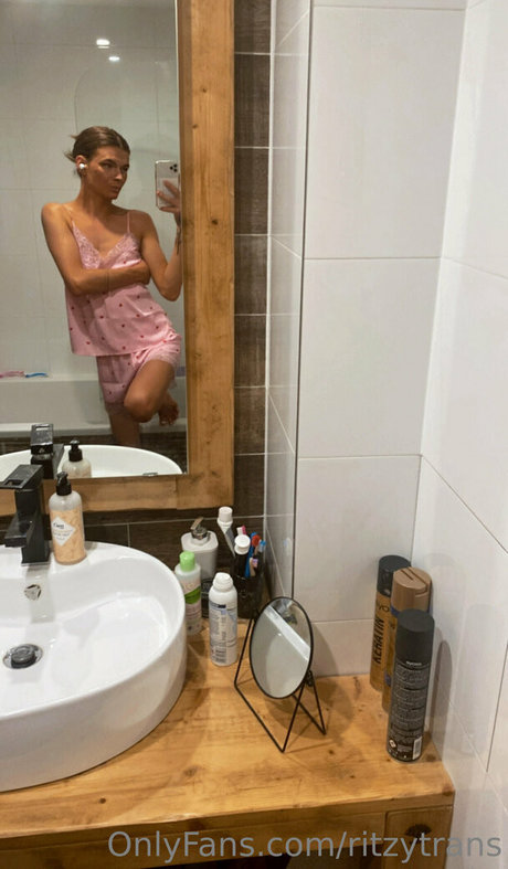 ritzytrans naked model img