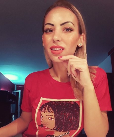 Marinela Adalbertova model naked galleries