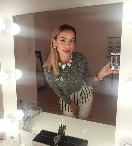 Marinela Adalbertova model naked image