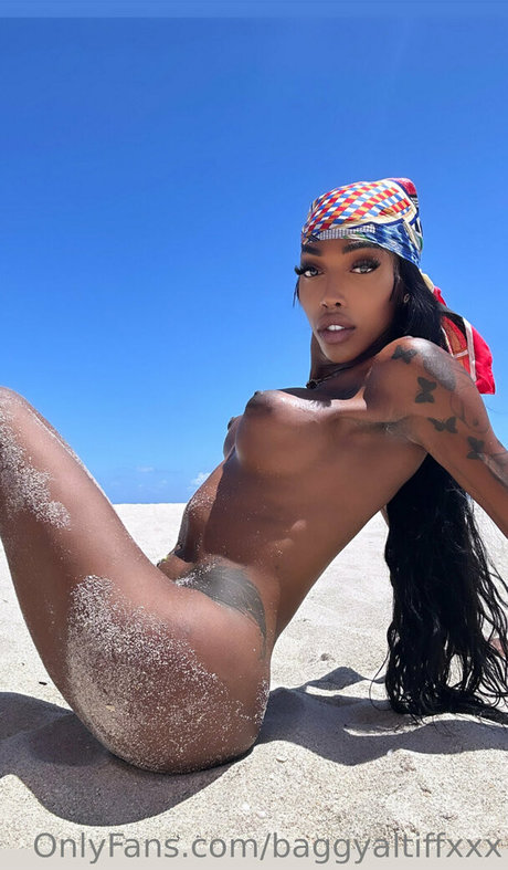 Baggyaltiffxxx nude actress pic