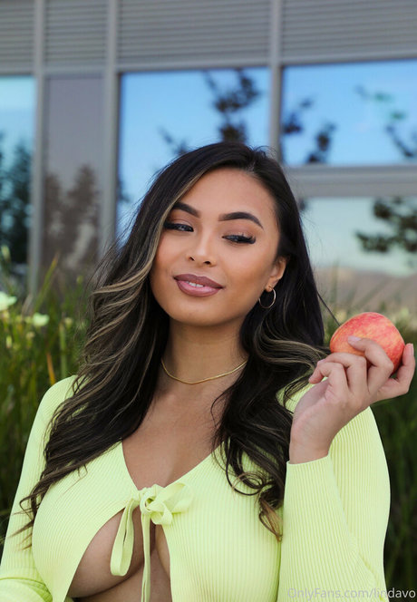 lindavo model pornographic pic