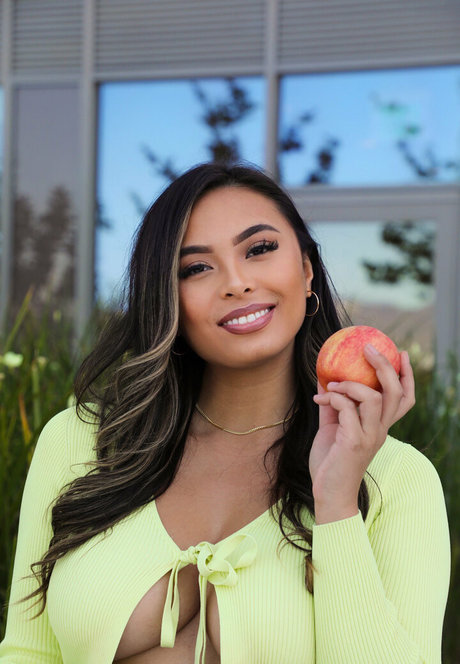 lindavo free actress pics