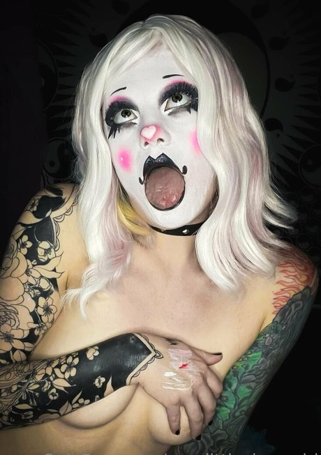 yourlittleclowngirl naked actress photo