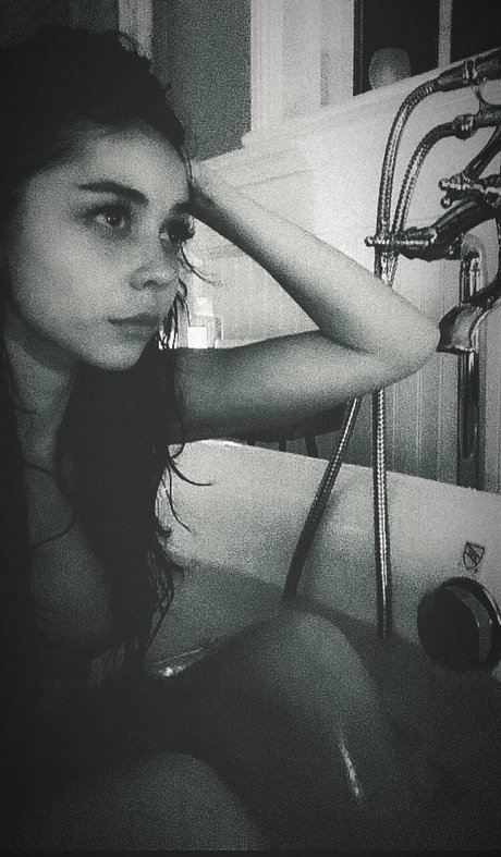 Sarah Hyland sexy actress archive