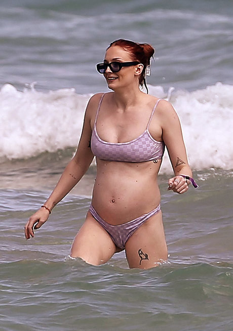 Sophie Turner star sex pics