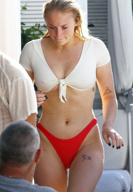 Sophie Turner hd actress image