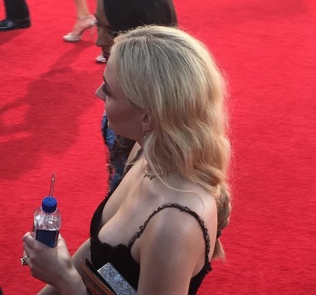 Sophie Turner adult actress pic