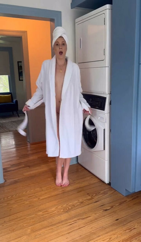 Glitchhappens model pornographic photo