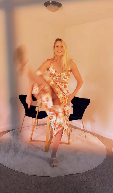 Glitchhappens nude star pic