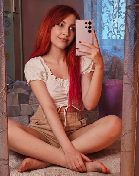 Mona Schon pretty pornstar img