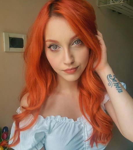 Mona Schon erotic model pic