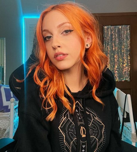 Mona Schon star perfect photo