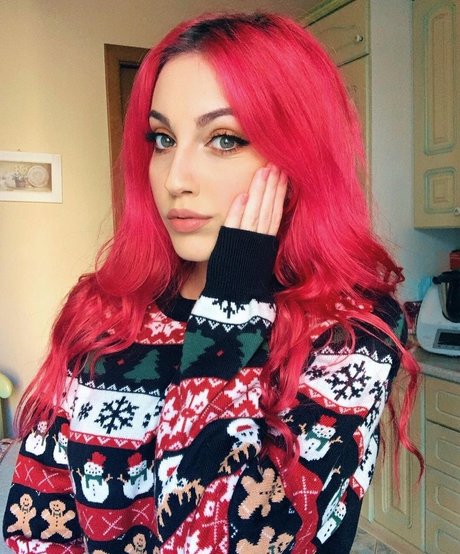 Mona Schon porn star photo