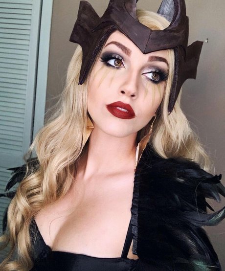 Mona Schon beautiful model gallery