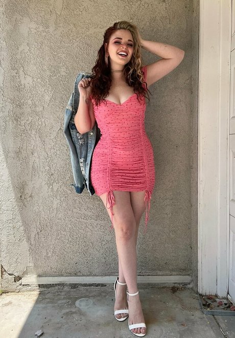 Freckledhobo hot actress photos