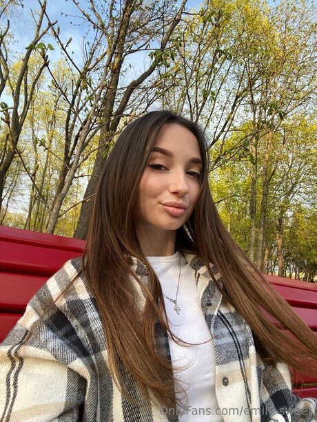 Emily Sweet high quality actress pictures